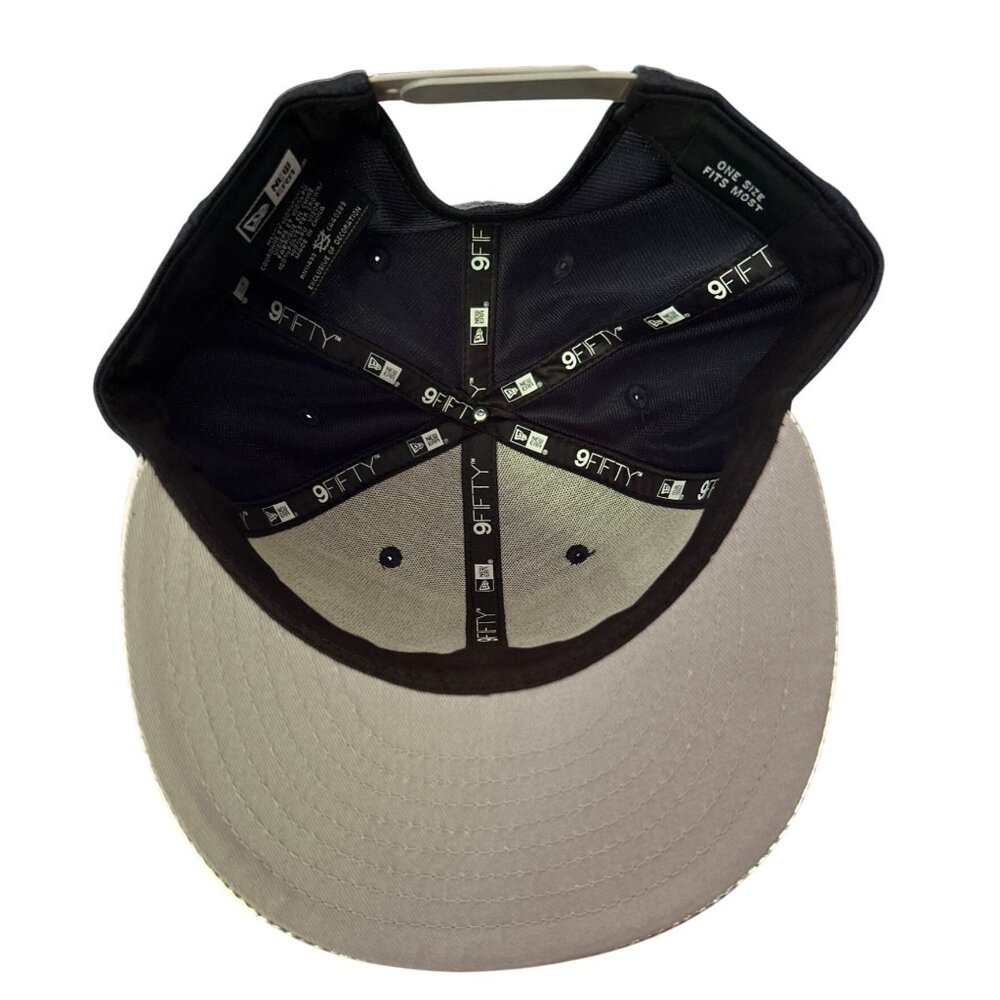 New Era Pinstripe Bowl Gray & Silver Champions 2017 Commemorative Fitted Cap - Picture 6 of 7